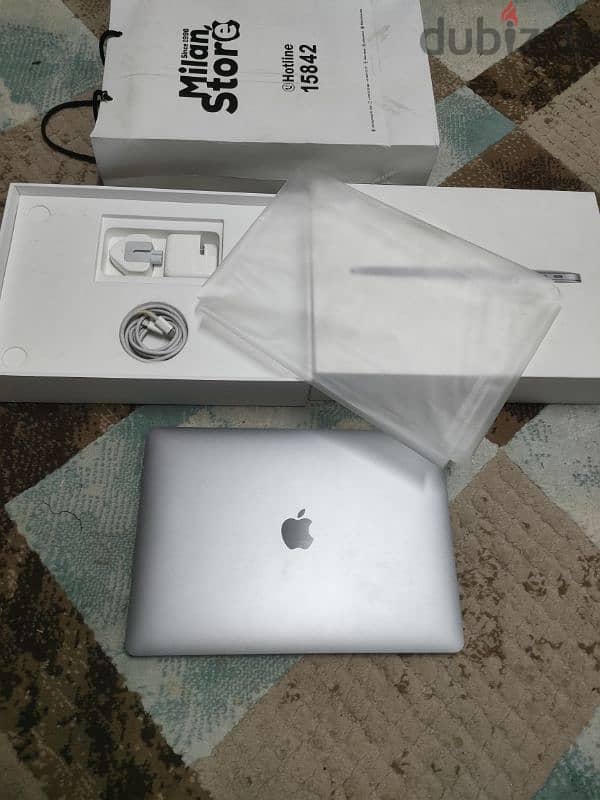 Mac book air M1 13 inch like new 1