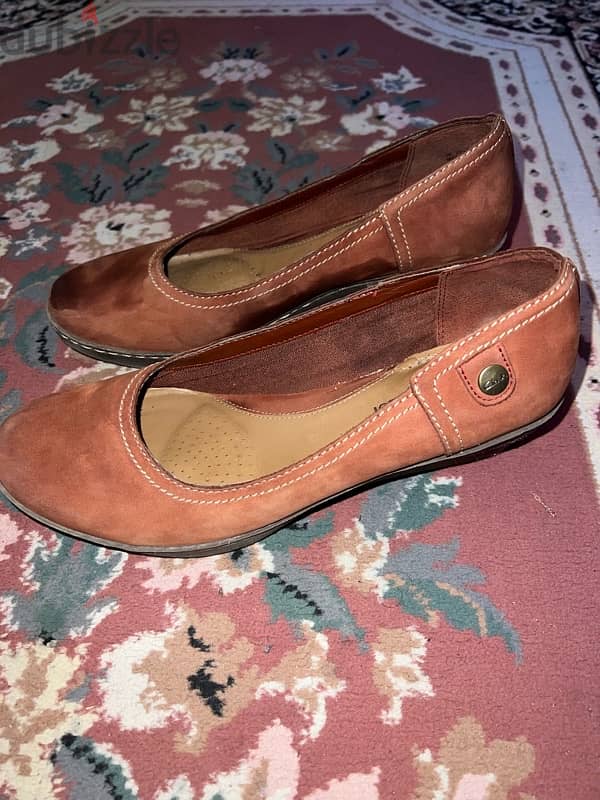 جزمة حريمي clarks مقاس 40 1