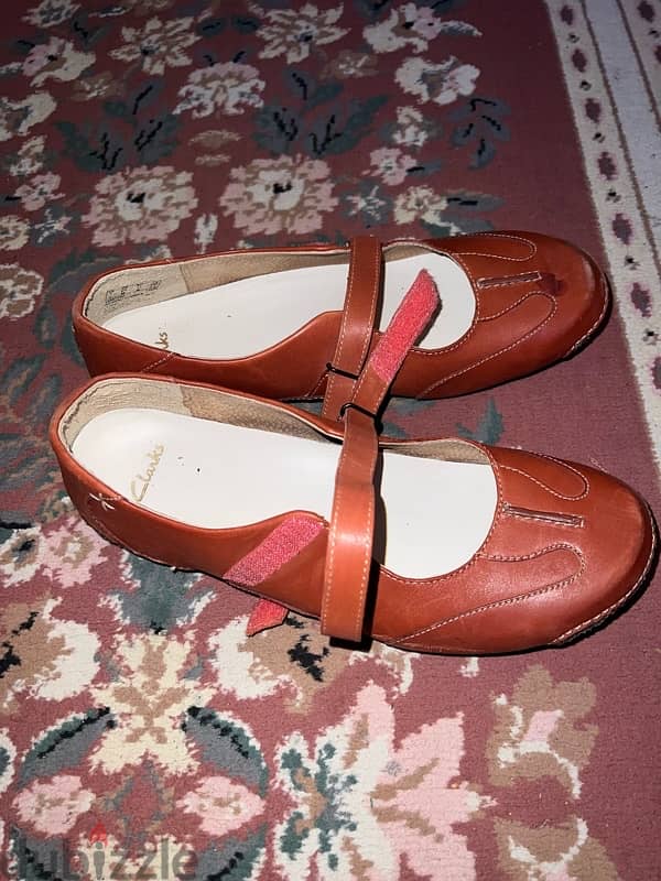 جزمة حريمي clarks مقاس ٤٠ 1