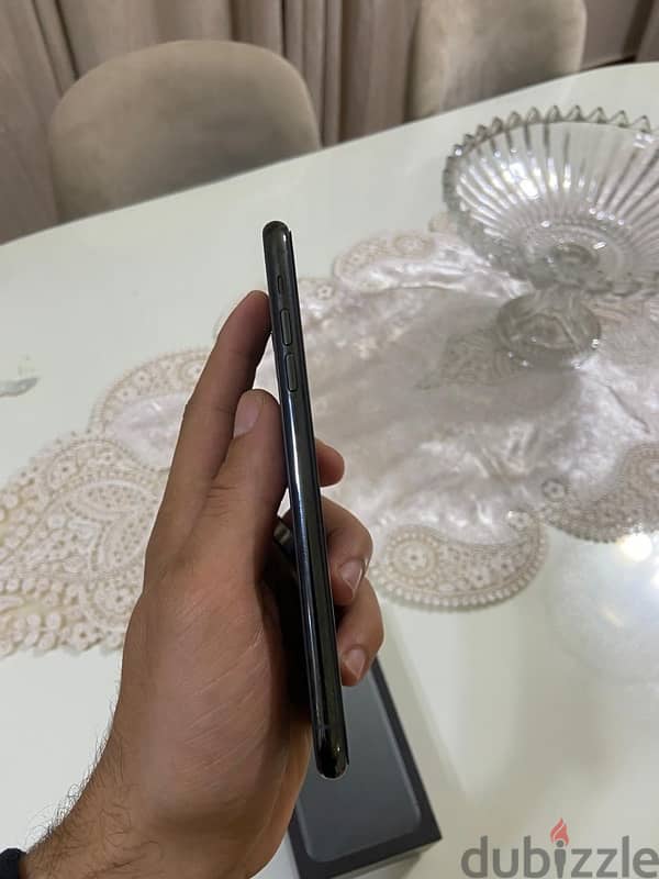 iphone 11 pro max 256 خطين 4