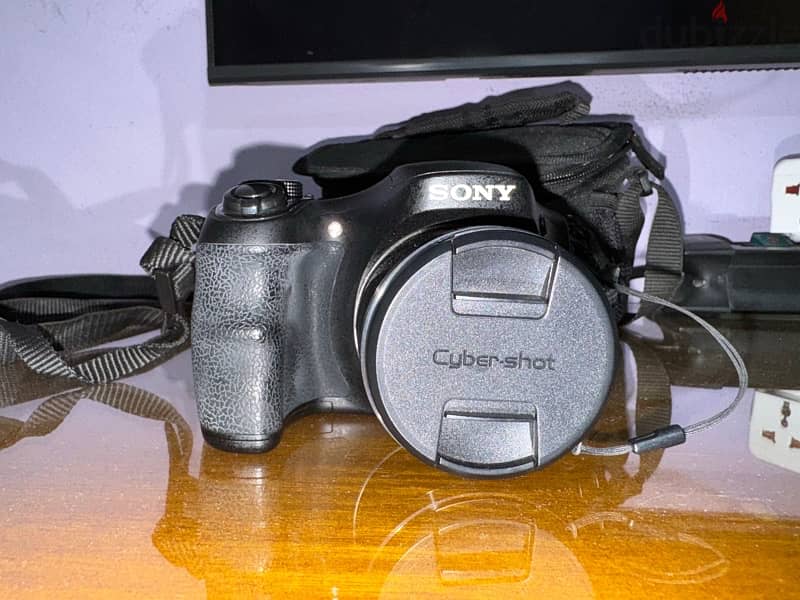 Sony Cyber-shot camera DSC-H200 1