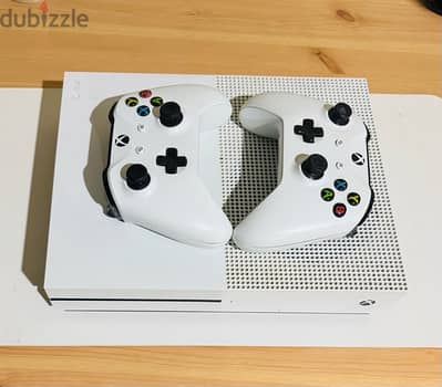 xbox one S 1TB 2 controller