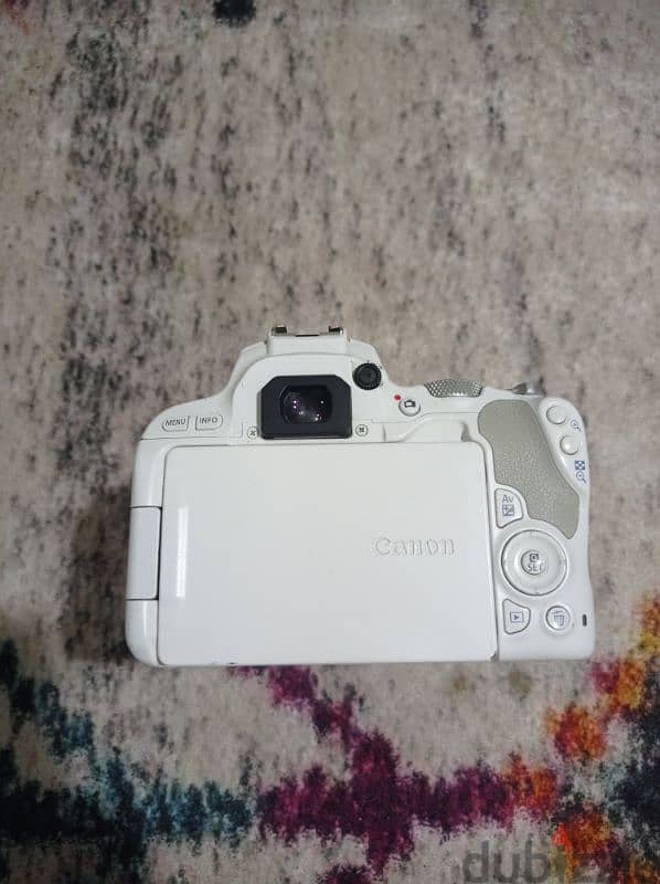 canon 200D + كروما + 2 مايك بويا + حامل كاميرا + 2 سوفت بوكس اضاءة 1