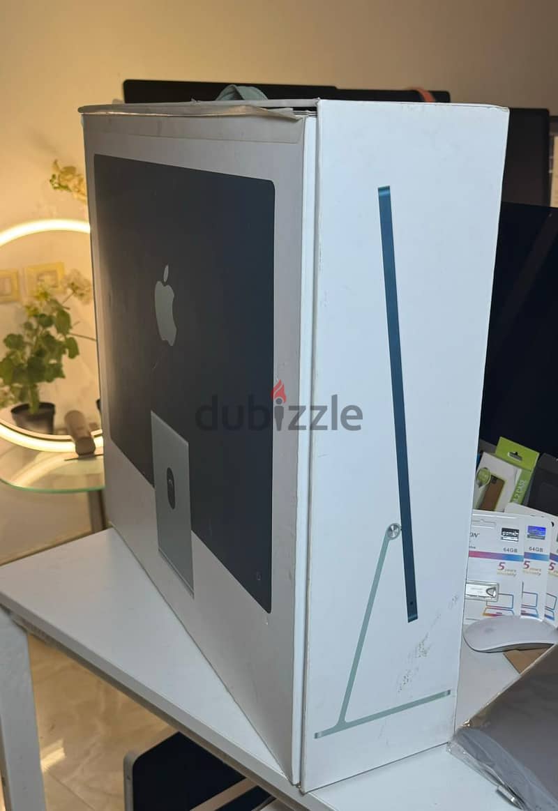 iMac (24-inch, M1 Chip with 8-Core CPU and 8-Core  GPU, SSD 512GB 9