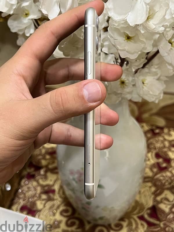 IPhone 11 128GB 87% استعمال خفيف 7