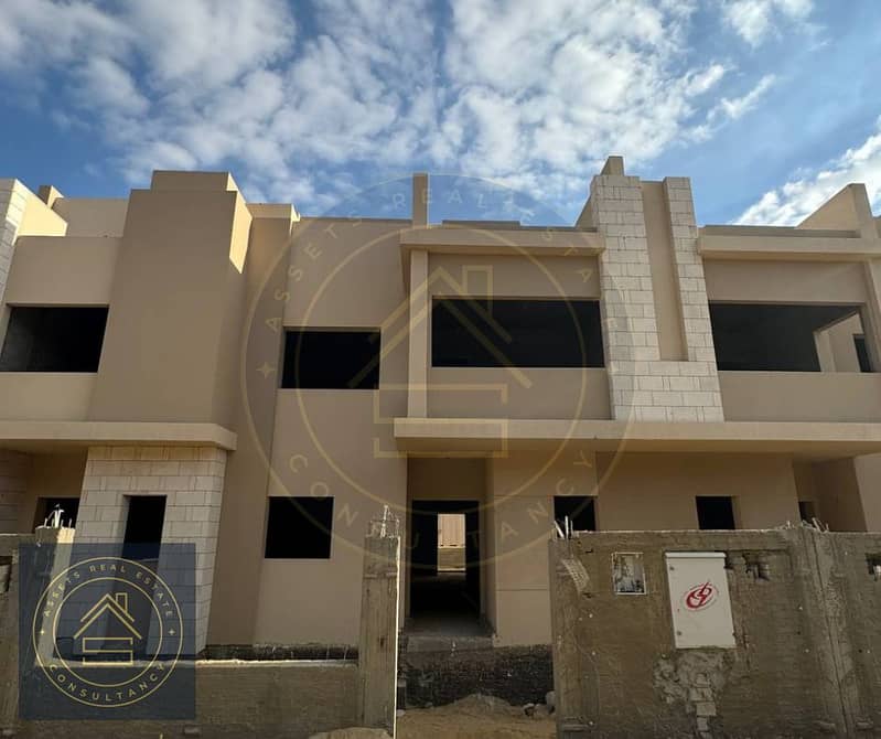 Prime location townhouse, ready for delivery within 6 months in Tawny Hyde Park Compound, Eastern Expansions, near Palm Hills, New Giza. 0