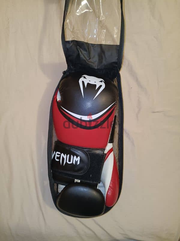 Venum boxing gloves 0