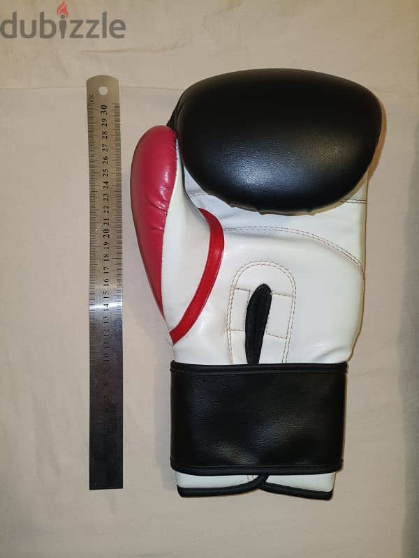 Venum boxing gloves 3