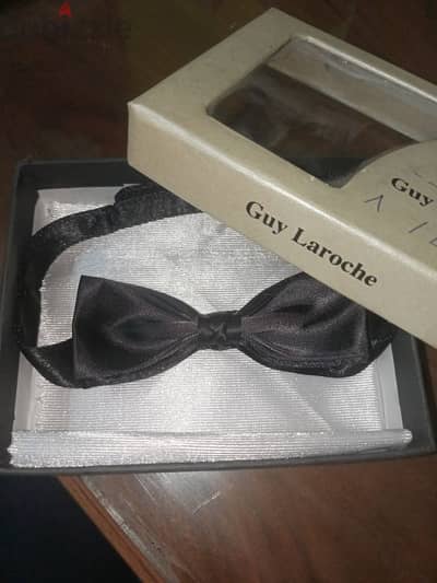 ربطة الفراشه ( bow tie ) جديده للأفراح من  Guy laroche