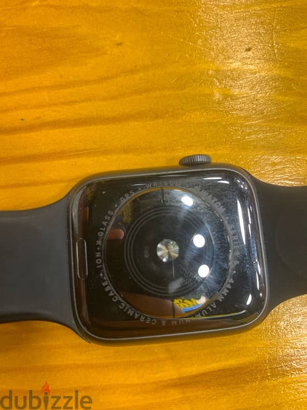 Apple Watch series 5 44mm 2