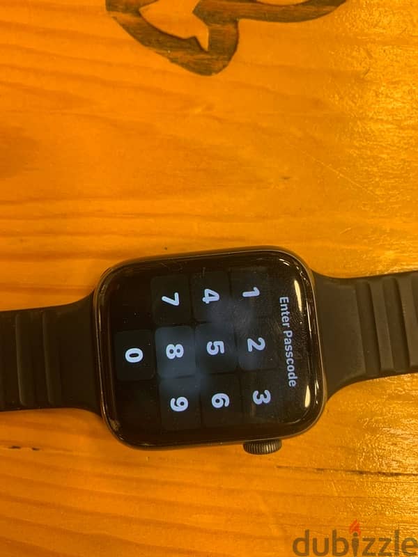 Apple Watch series 5 44mm 4