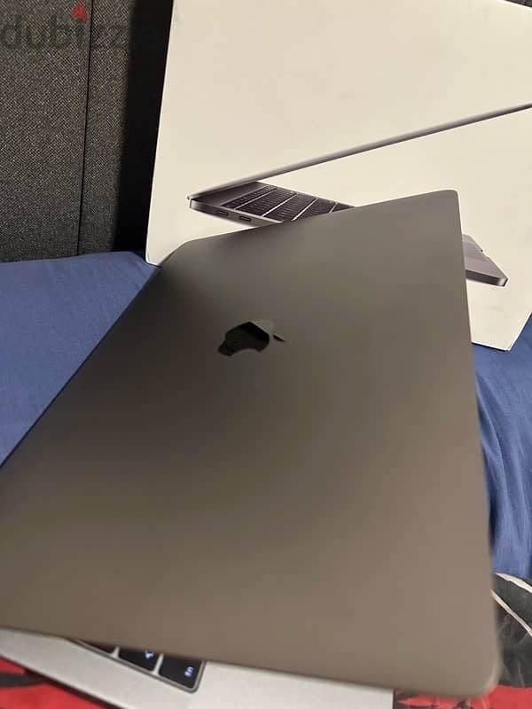 Macbook pro 13 inch, 2017 1