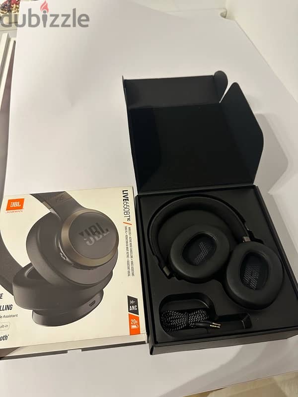 JBL Live 650BT Wireless Headphones 1