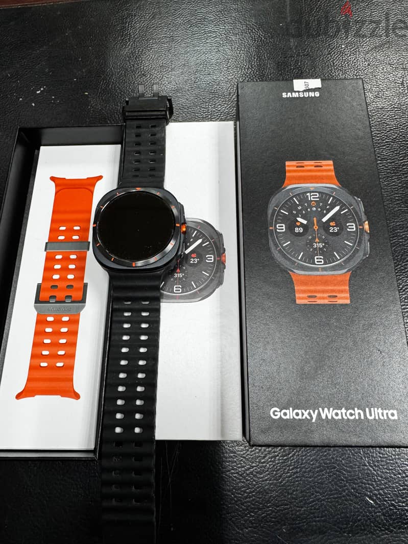 Samsung Galaxy Watch with extra 8 bands 1