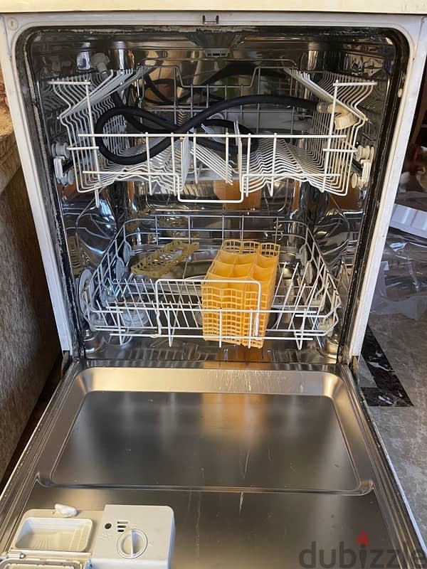 Zanussi Dishwasher غسالة اطباق زانوسي 0