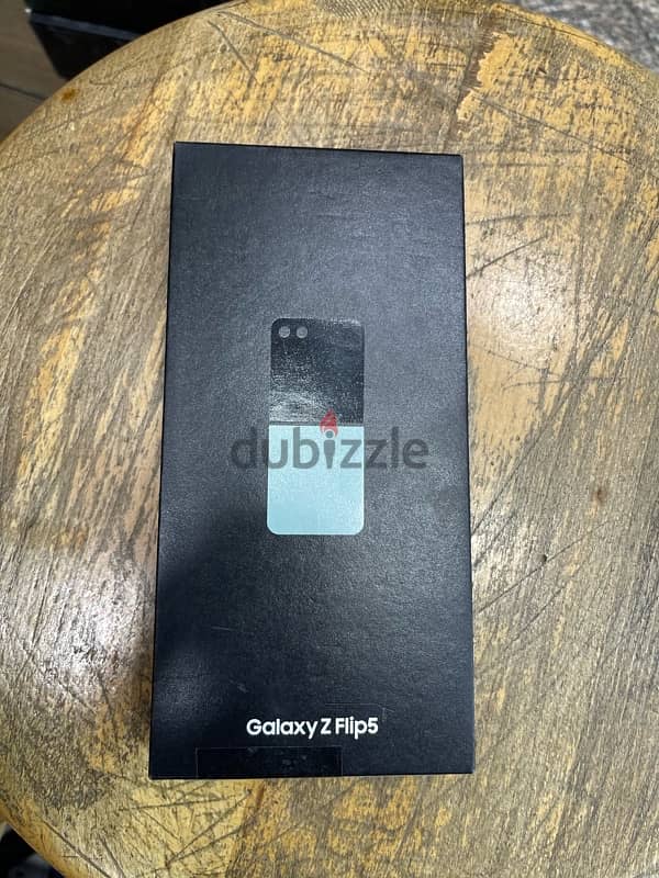 Galaxy Z Flip 5 512G Mite جديد متبرشم 0