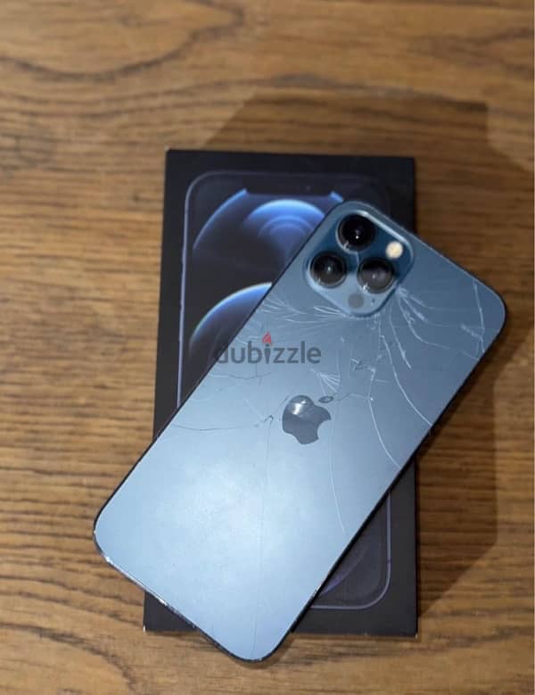 Iphone 12 pro max ١٢٨ج معا العلبه 1