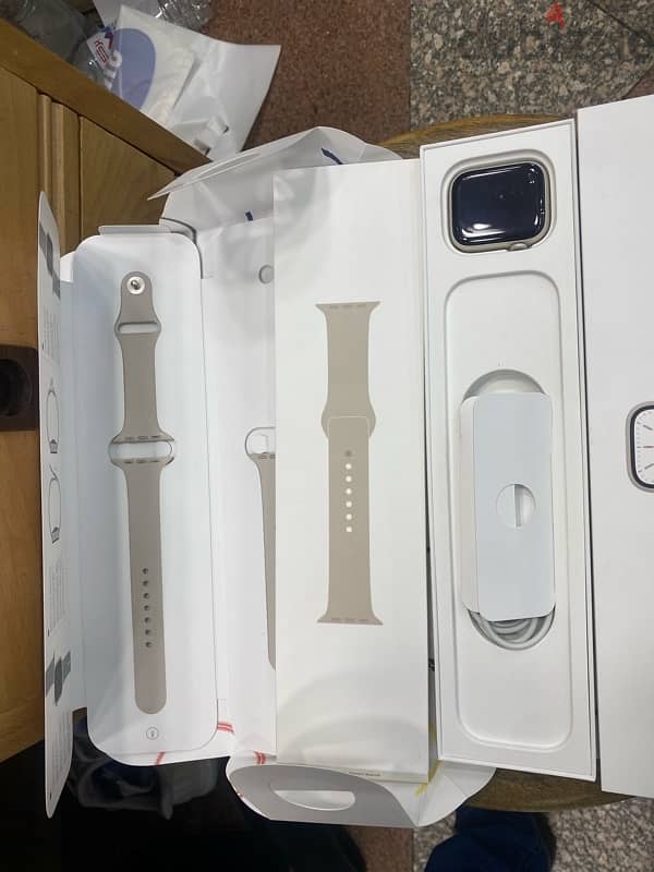 Apple Watch Ultra 2 Titanium Gray جديد 1