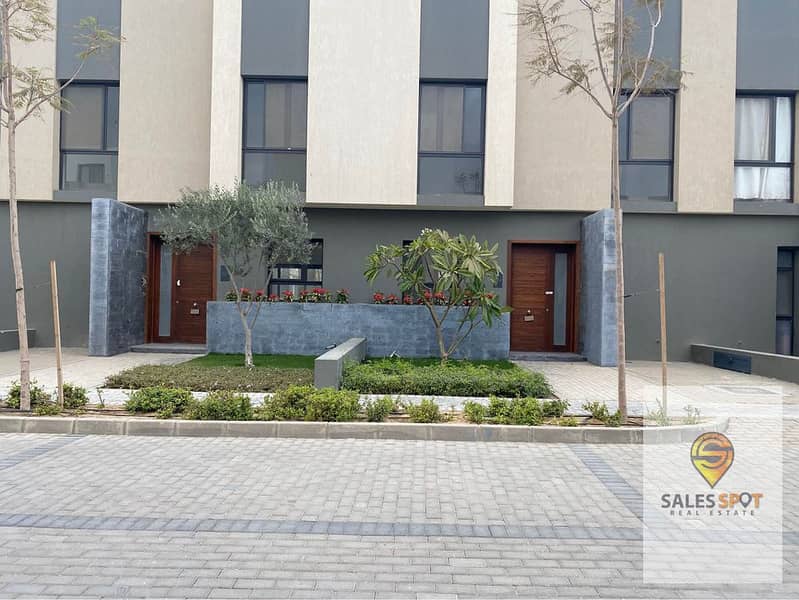 بسعر شقه وبدون مقدم. . . تاون هاوس فيلا town house لوكيشن ممتاز فى كمبوند البروج al burouj بمدينه الشروق على طريق الاسماعيليه 0