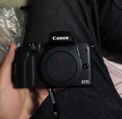 Canon m50 mark ii للبدل ب R50