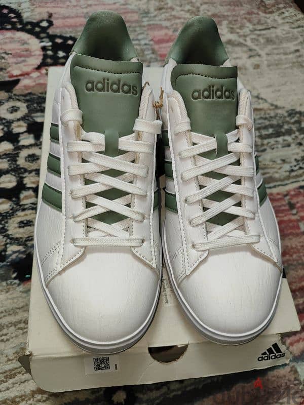 Adidas shoes original size 42 قابل للتفاوض 1