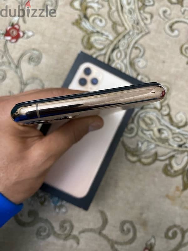 iPhone 11 pro max 256  شريحتين 5