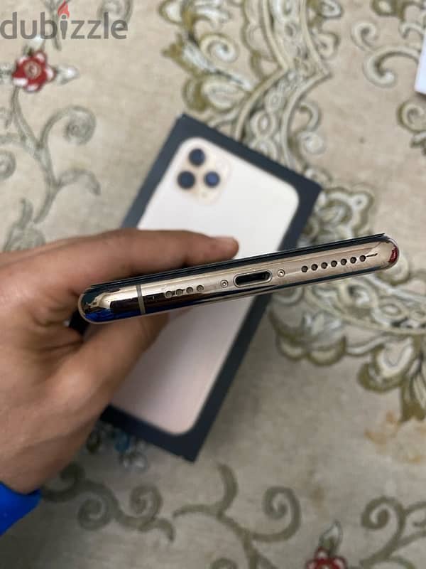 iPhone 11 pro max 256  شريحتين 6