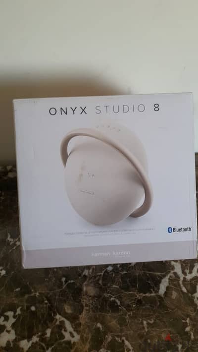 Harmon kardon onyx studio 8 سماعة بحالة جديدة