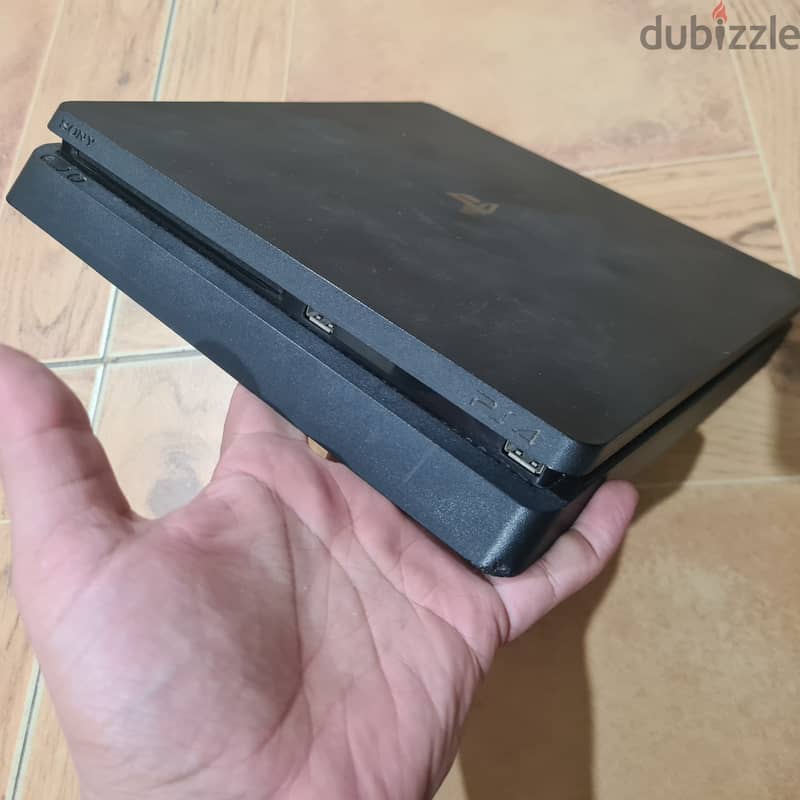 Playstation 4 slim 4