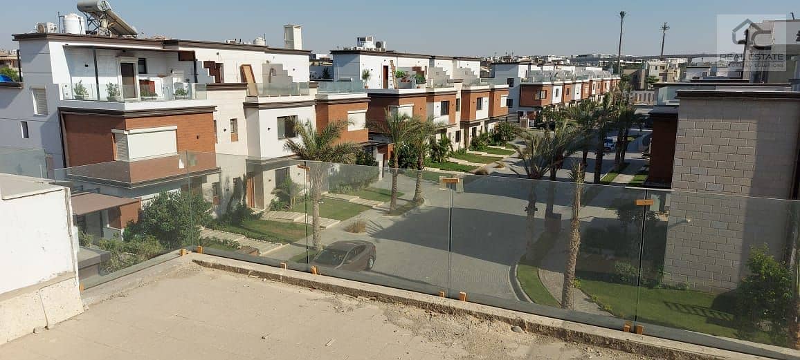 Ready to move With down payment and installments Twin house 264 m 4 bedrooms for sale in Azzar 2 Compound 0