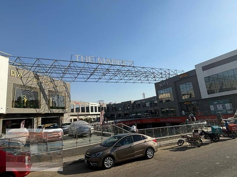 محل تجاري 35م في The Market Mall التجمع للايجار 0