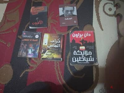 29 كتاب للبيع حالة الكتب جيدة للغاية ومتنوعة