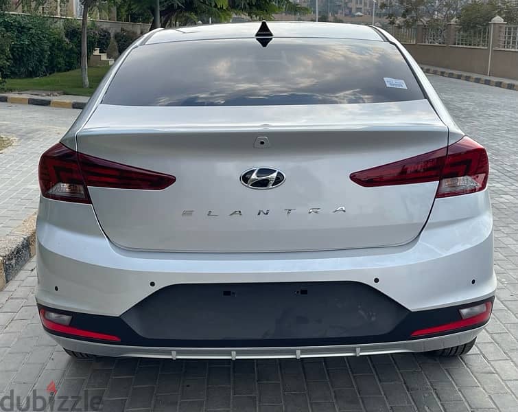 Hyundai Elantra 2025 0