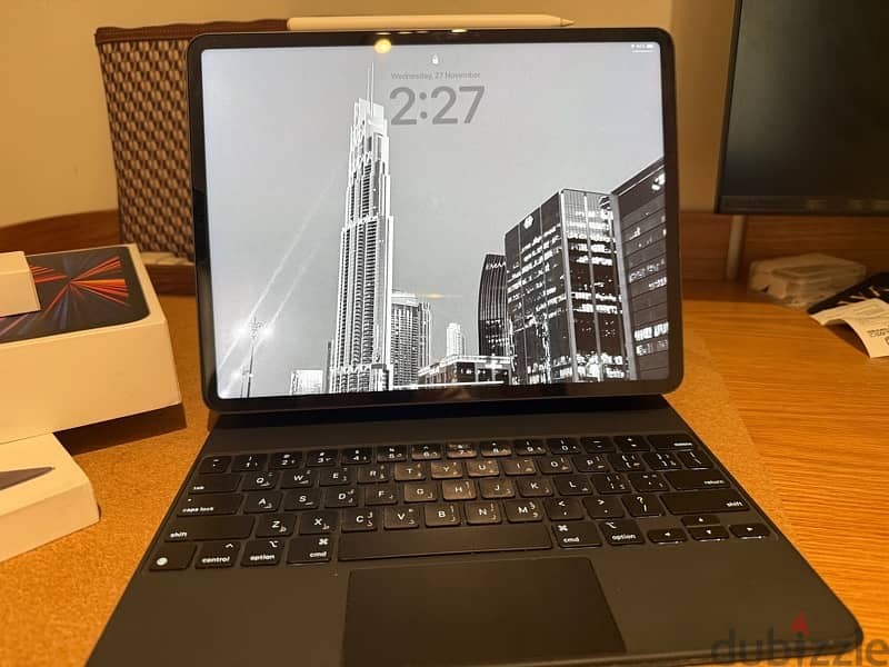 Apple Ipad pro 12.9 inch M1, 256 G, with magic keyboard and pen 1