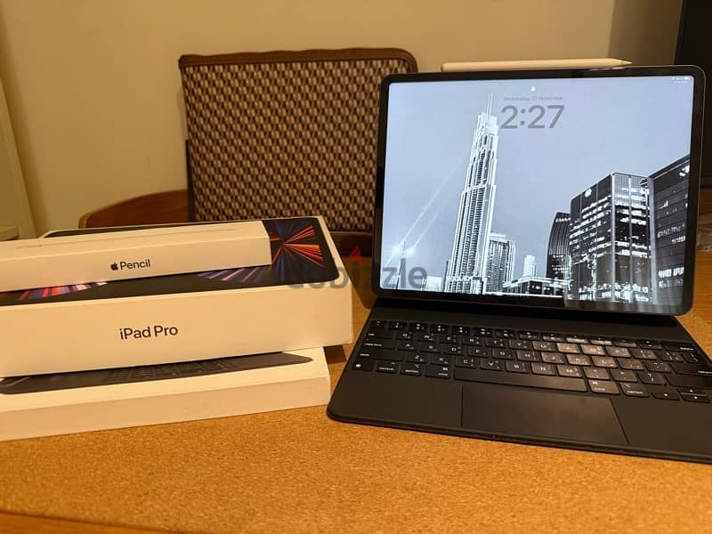 Apple Ipad pro 12.9 inch M1, 256 G, with magic keyboard and pen 2