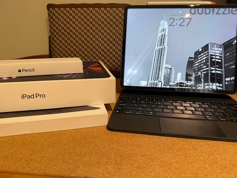 Apple Ipad pro 12.9 inch M1, 256 G, with magic keyboard and pen 4