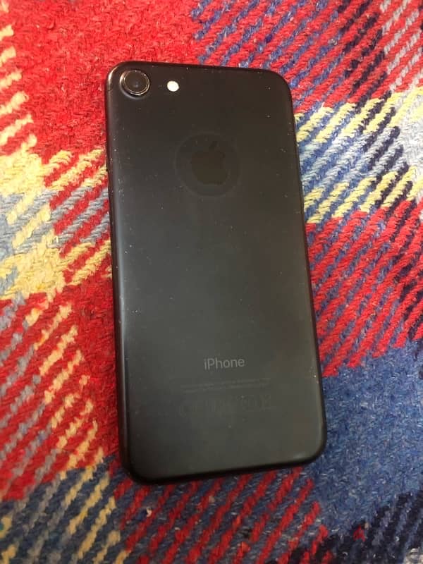 IPhone 7 32GB بحالة ممتازة للبيع 0