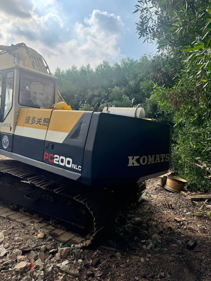 Komatsu pc200 حفار كوماتسو حفارات يابانى مجهز بحالة جيدة جدا 4