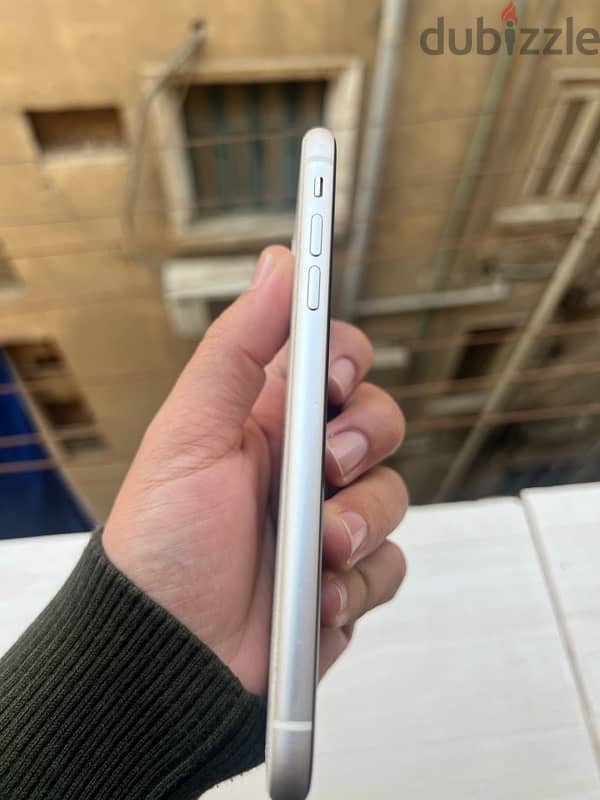 iPhone 11 white 3