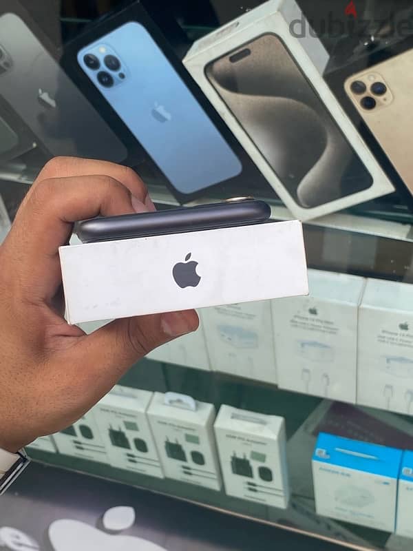 iphone11 (128) _Battre89% foll box 01128178571 4