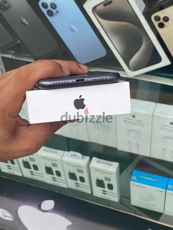 iphone11 (128) _Battre89% foll box 01128178571 5