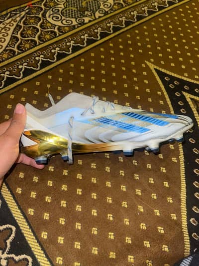 Adidas x original Messi edition size 44 مطلية بالذهب