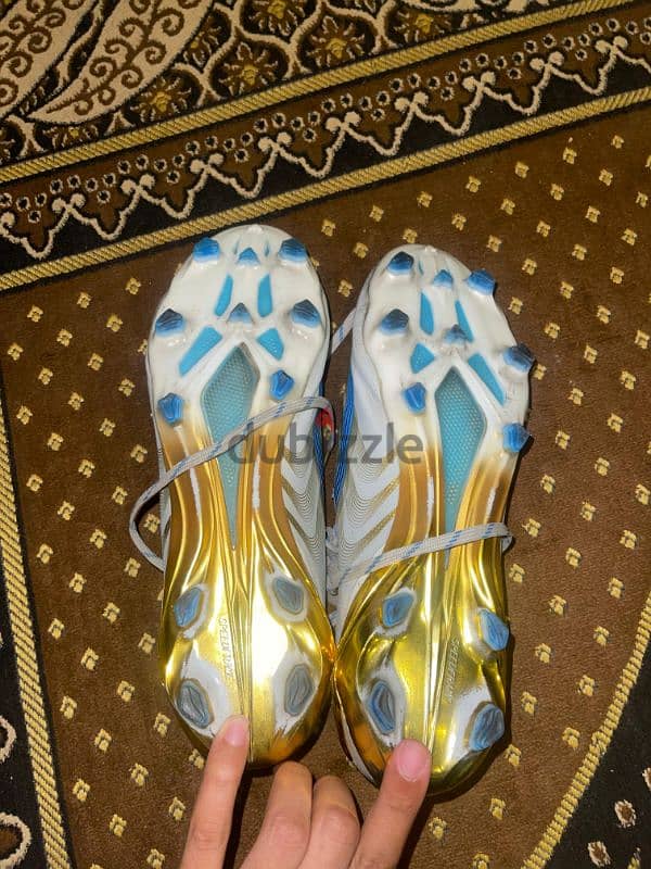 Adidas x original Messi edition size 44 مطلية بالذهب 3