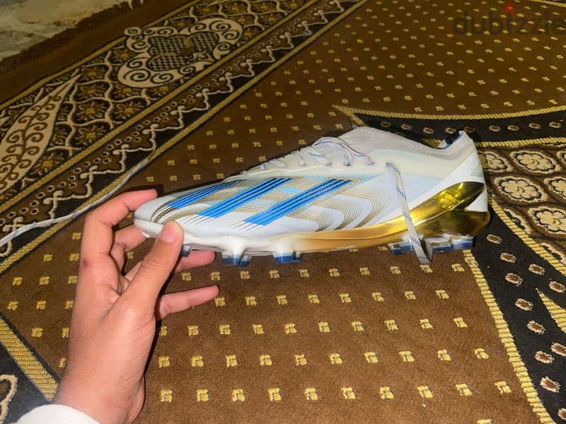 Adidas x original Messi edition size 44 مطلية بالذهب 5