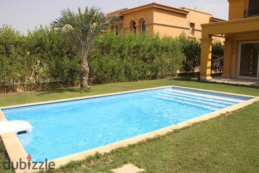 Villa for rent with swimming pool and garden in Gardenia Springs 0