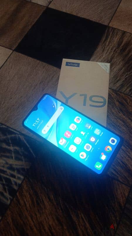 Vivo y19 مساحه 128 رما 4+1 3