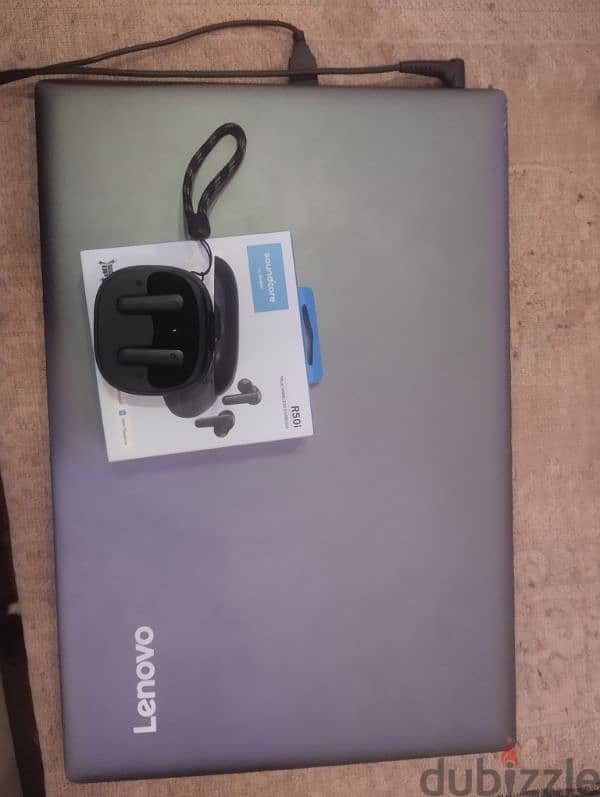 Lenovo IdeaPad 520 + Earbuds Anker Soundcore R50i 1