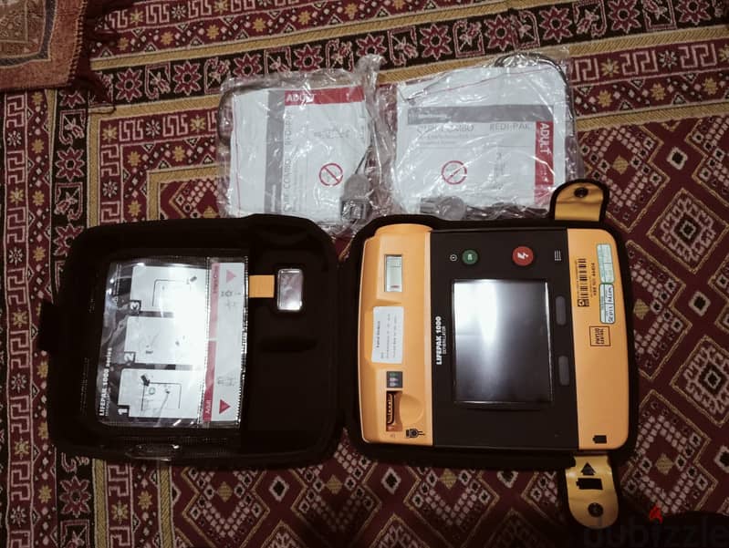 جهاز إزالة رجفان القلب Med-tronic LIFEPAK 1000 Philipysio 1