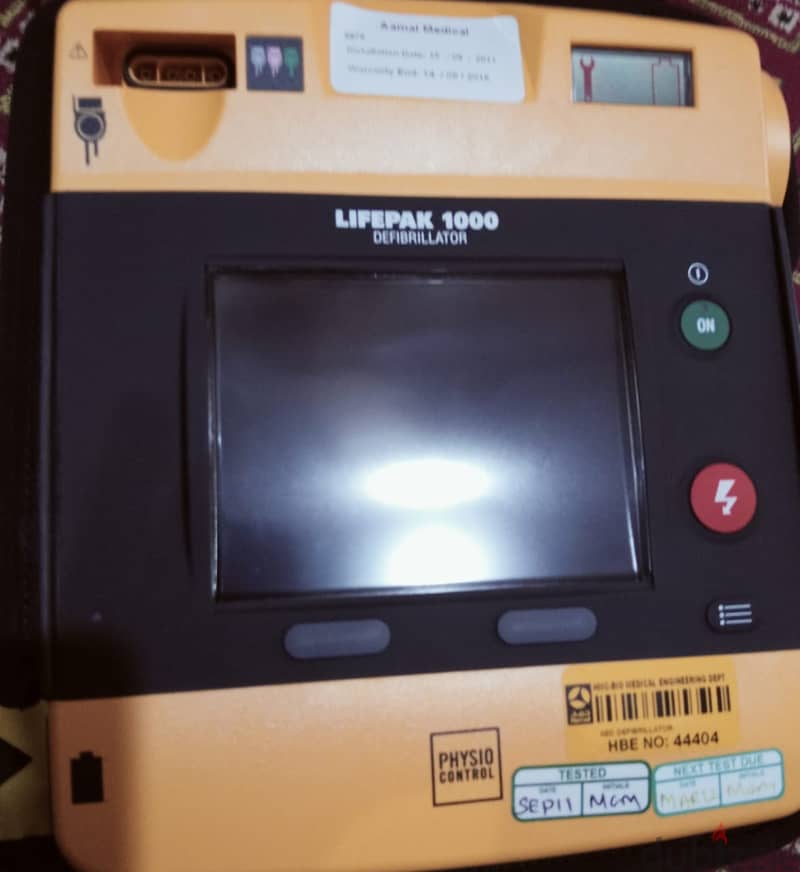 جهاز إزالة رجفان القلب Med-tronic LIFEPAK 1000 Philipysio 2