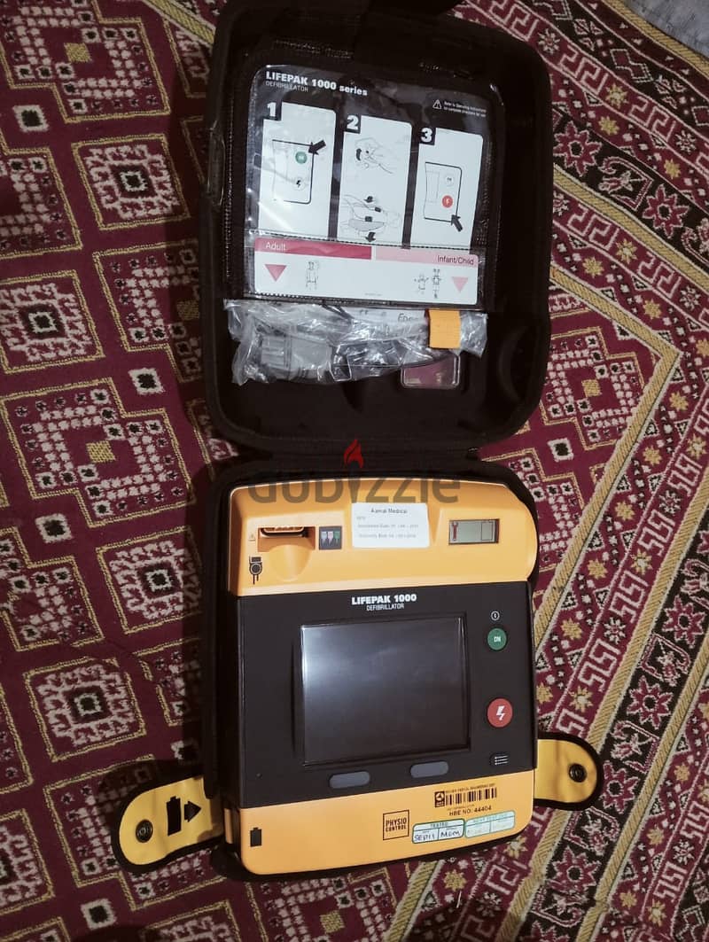 جهاز إزالة رجفان القلب Med-tronic LIFEPAK 1000 Philipysio 3